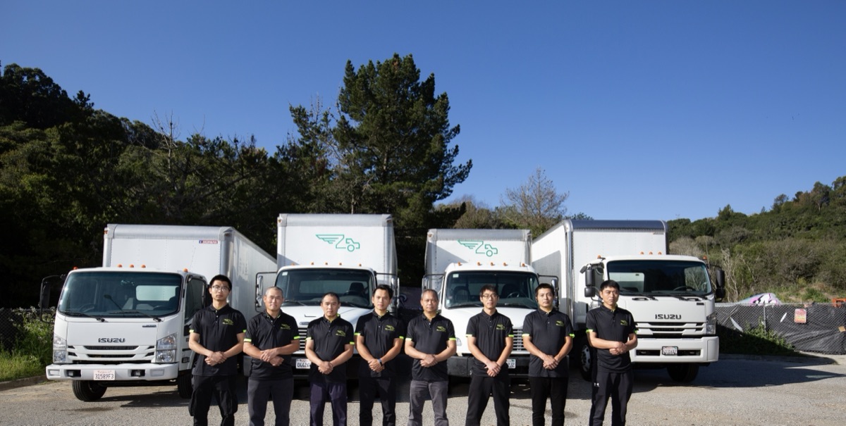 Run Run Moving crew with trucks